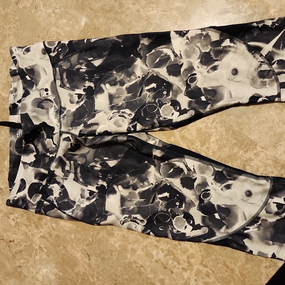 🖤Under Armour Capris.🖤
